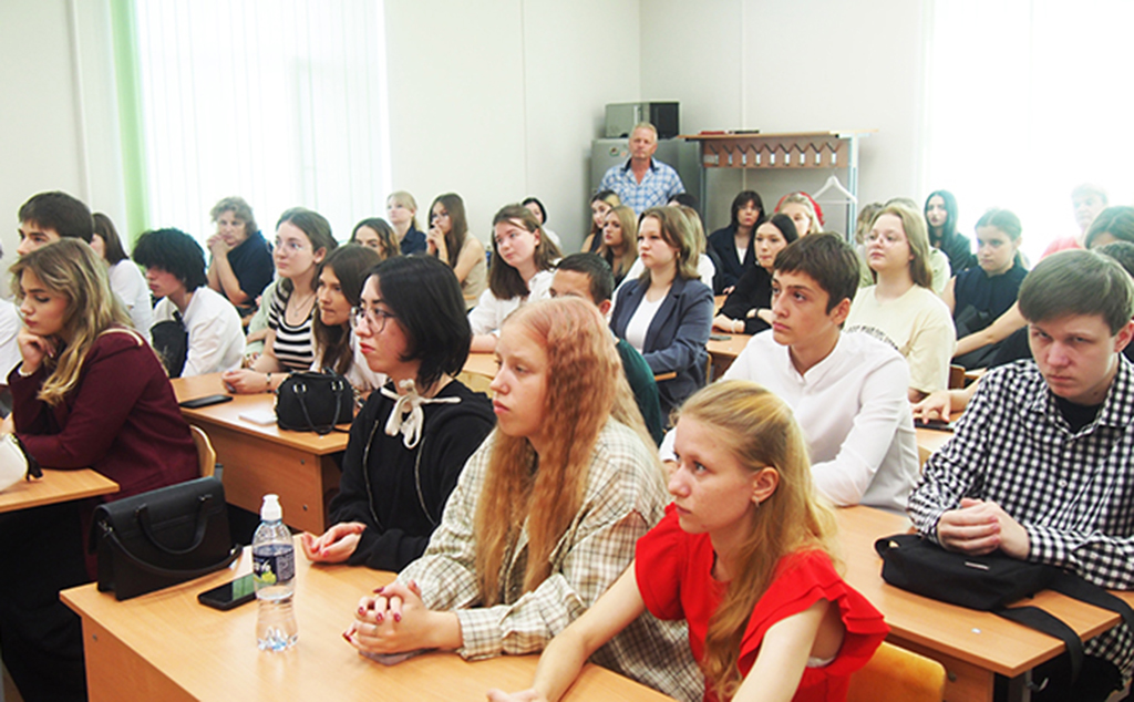 Праздник «День знаний» в Первом Академическом Профессиональном Колледже!