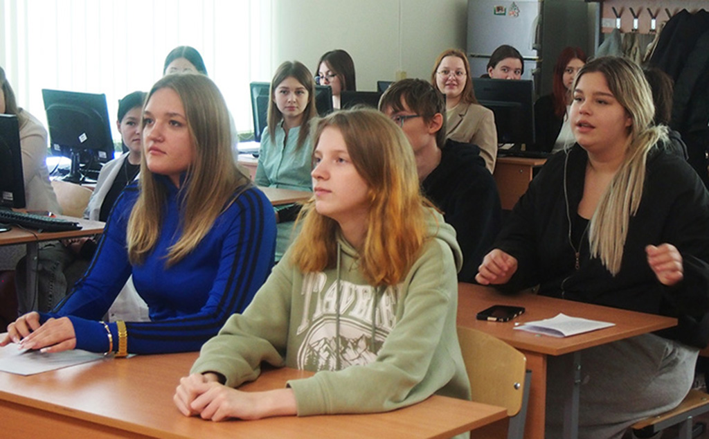 3 октября 2025 года студенты ПАПК поздравили своих педагогов с профессиональным праздником!