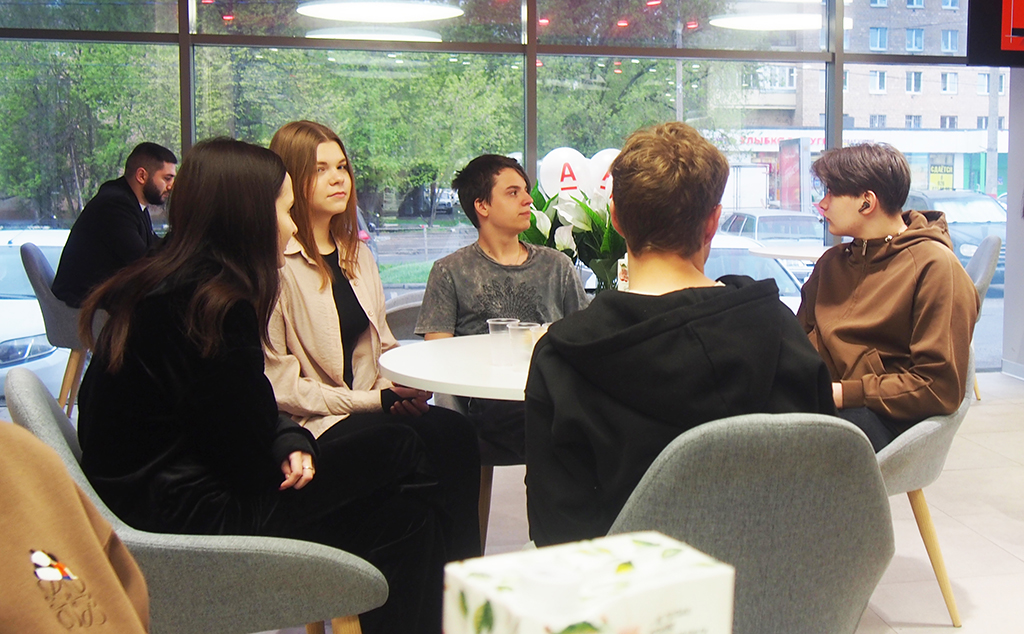 Phygital-офис Альфа-Банка: стильный дизайн, технологичность и дружелюбное обслуживание. 