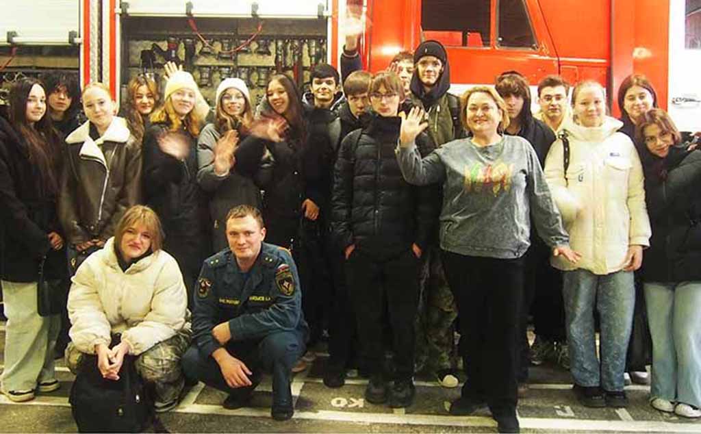 Студенты колледжа посетили пожарно спасательную часть в День Героев Отечества