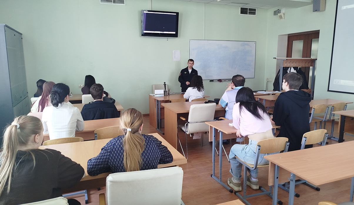 Студенты колледжа обсудили карьеру в МВД с представителями ведомства